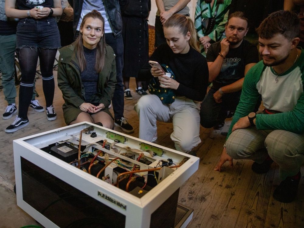 Chystání festivalu Roast