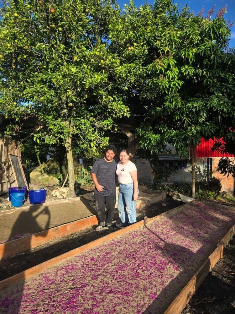 Ángela a Edison, zakladatelé Quebraditas
